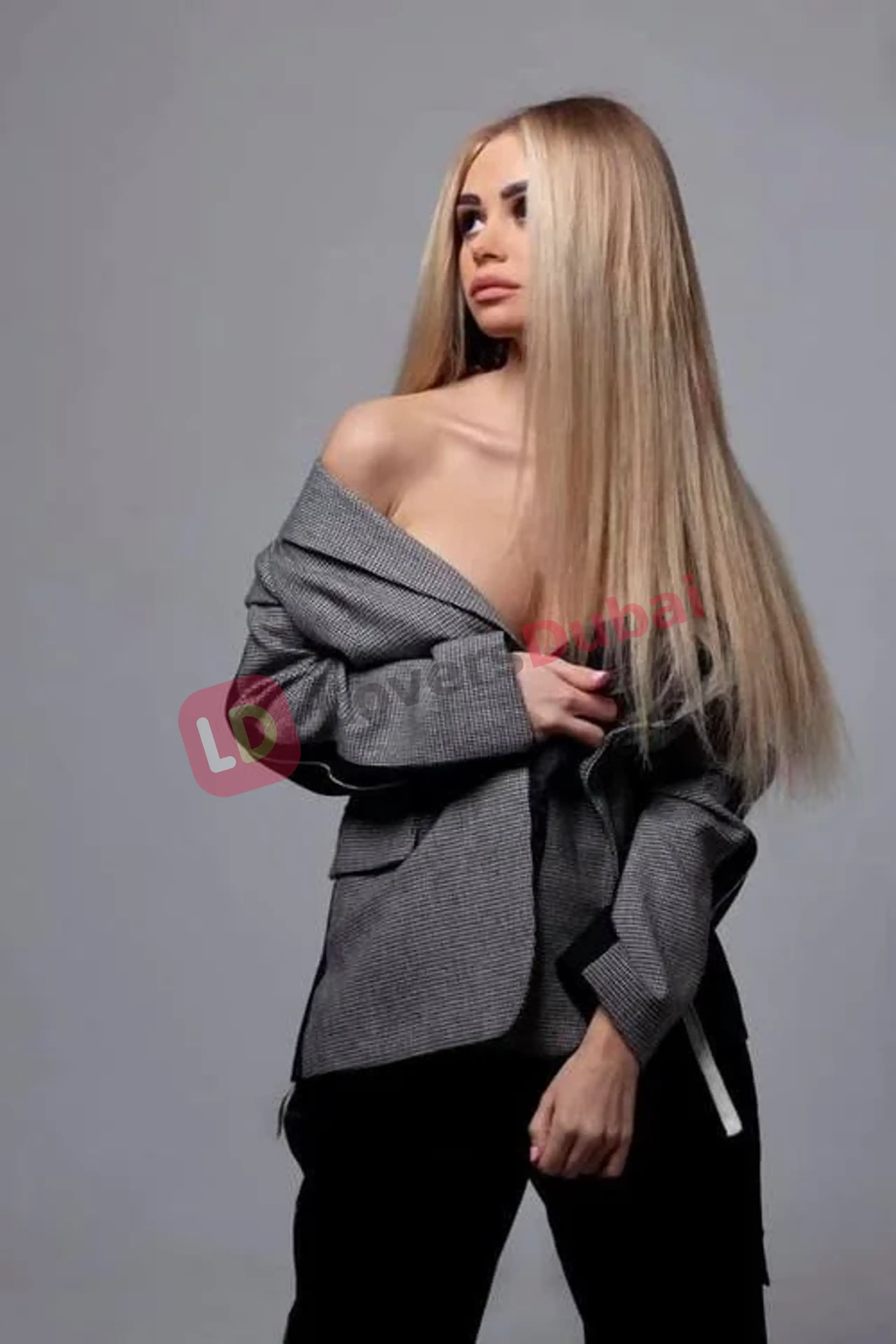 Profile of Julia in Dubai, photograph 1